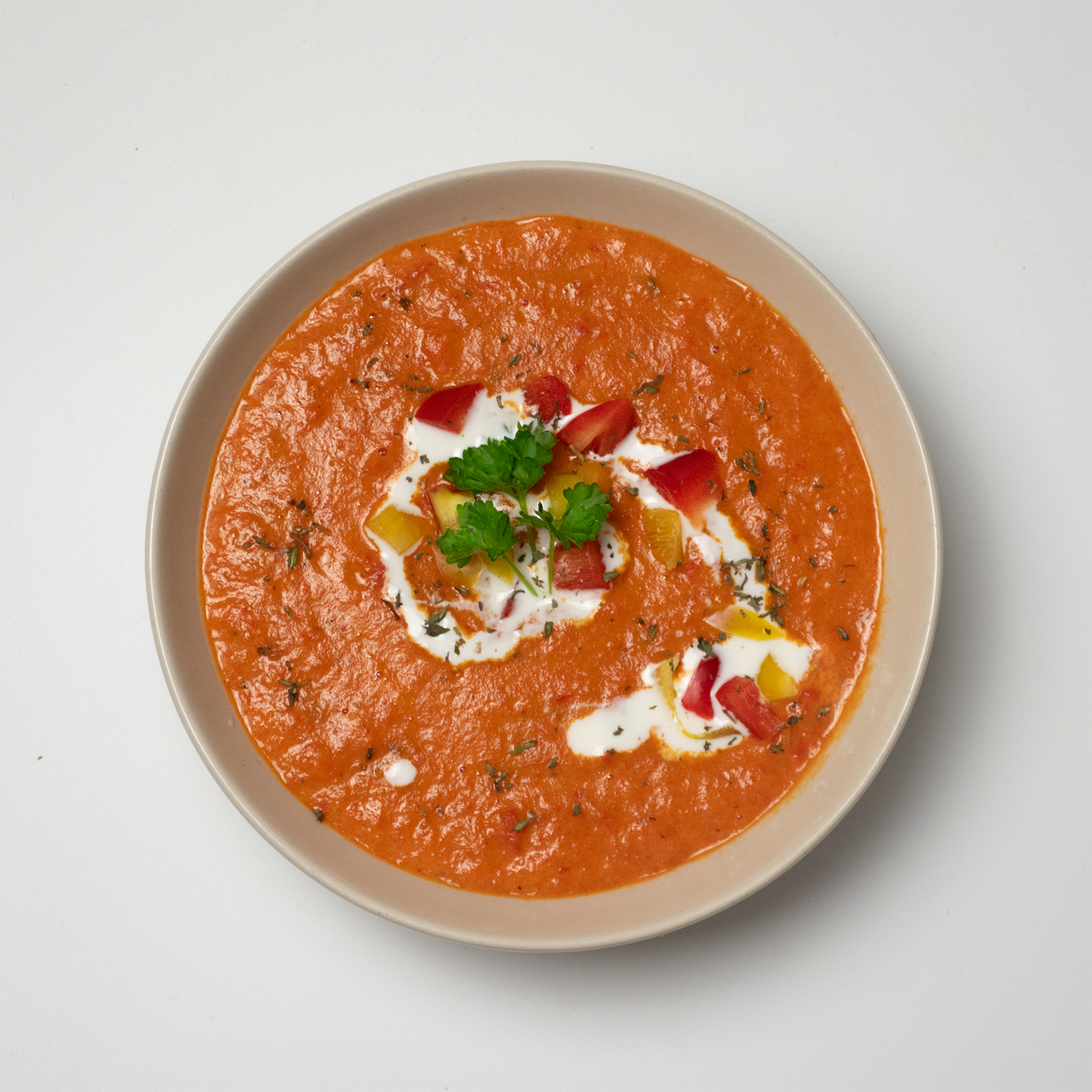 Paprika-Creme-Suppe mit Soja-Cuisine und Thymian